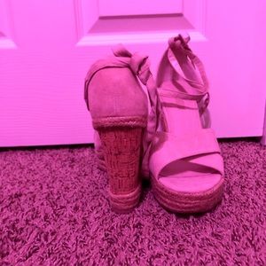 Wedge lace up shoe comfortable and never wore